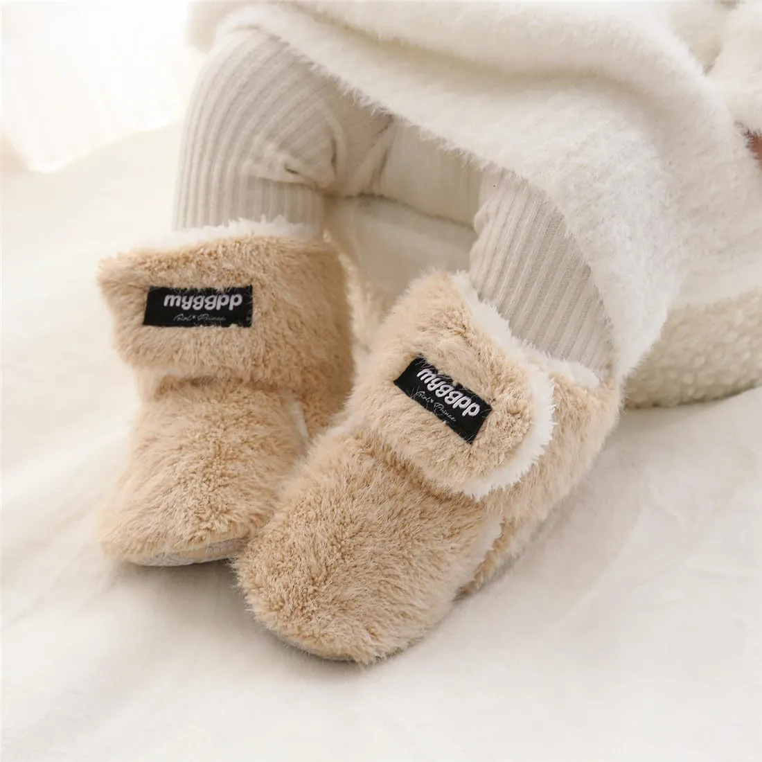 GDSDYM Baby Booties Cozy Fleece Slippers Soft Baby Shoes With Gripper Soles, Winter Infant Newborn Crib Sock Shoes Warm Footwear First Walkers