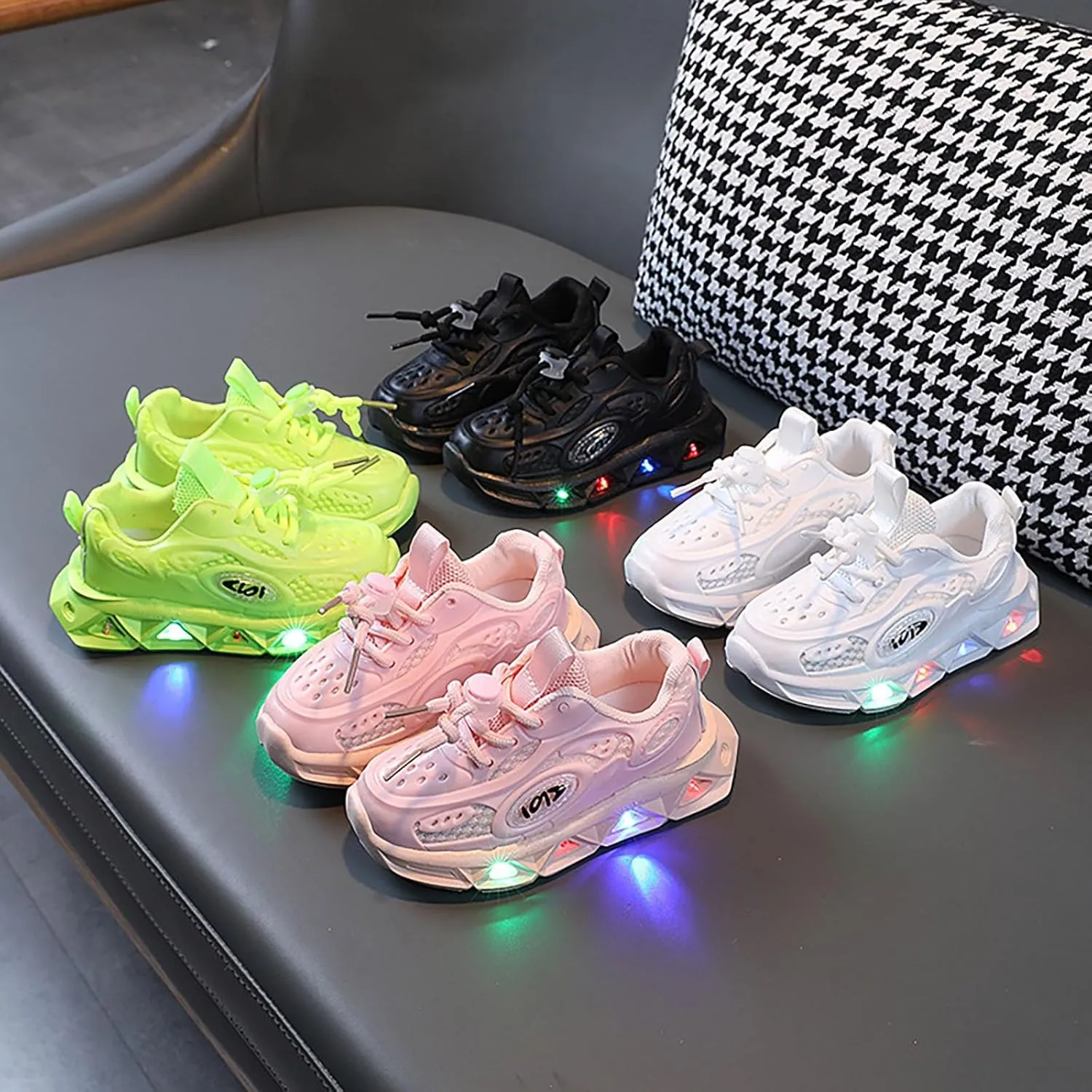 JINCAIHONG Kids Sneakers Light Up Shoes Baby Flashing Walking Slippers Glittery Shoes for Toddler Girls Boys
