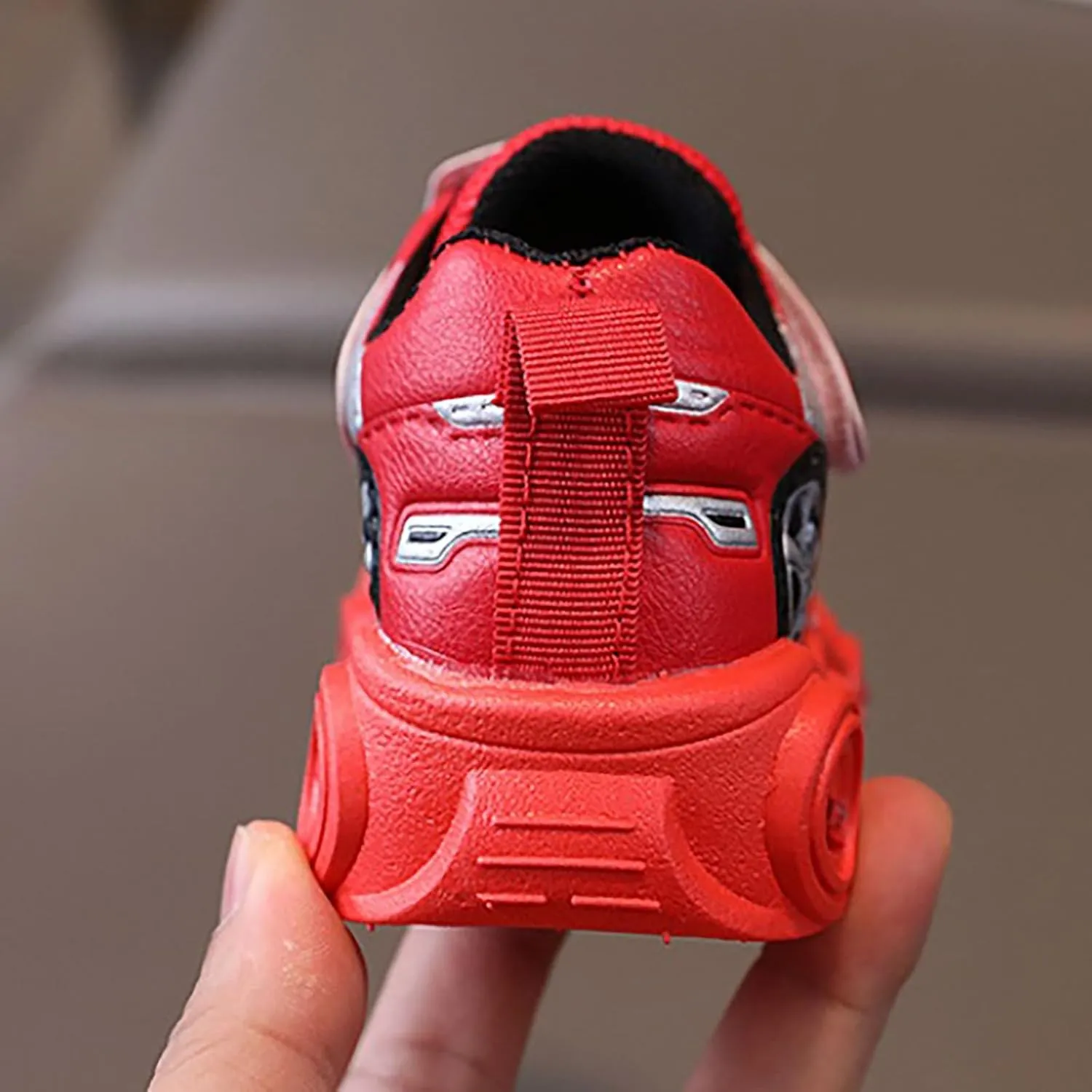 JINCAIHONG Kids Sneakers Light Up Shoes Baby Flashing Walking Slippers Glittery Shoes for Toddler Girls Boys