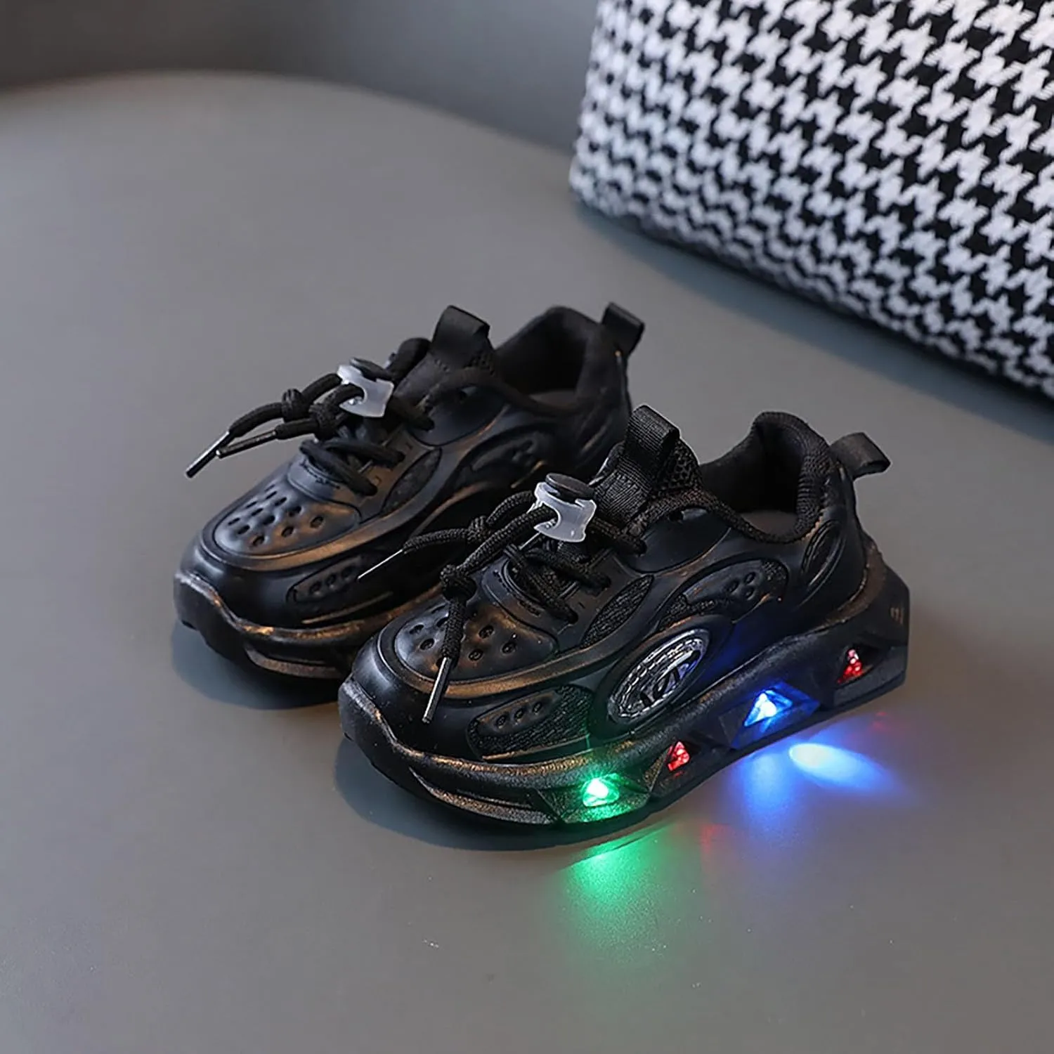 JINCAIHONG Kids Sneakers Light Up Shoes Baby Flashing Walking Slippers Glittery Shoes for Toddler Girls Boys